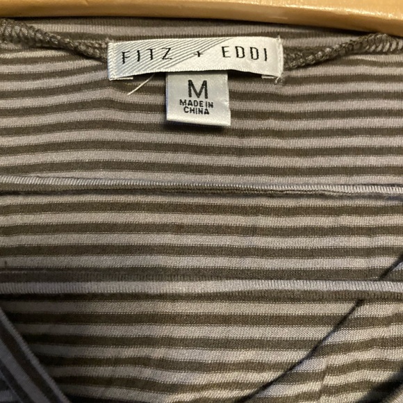 👚(bundle 4 items w/👚for $16) 2 toned gray pullover - Picture 6 of 7